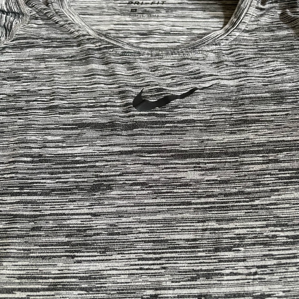 Nike Men's Gray Striped Short Sleeve Tee